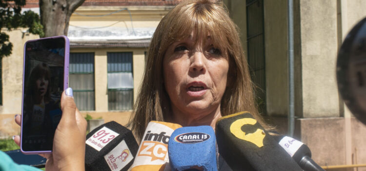 La Presidenta del Consejo Escolar de Campana, Nelda García, afirmó que el candidato local del kirchnerismo visita establecimientos “para la foto” y que “usa a los alumnos con fines puramente electorales”.