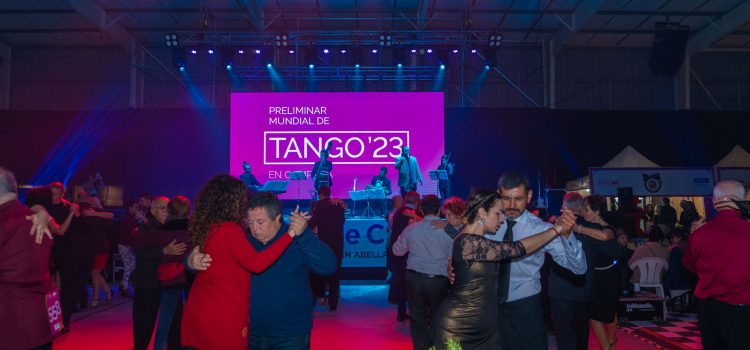 Tras una exitosa primera jornada, la preliminar del Mundial de Tango continuará este domingo