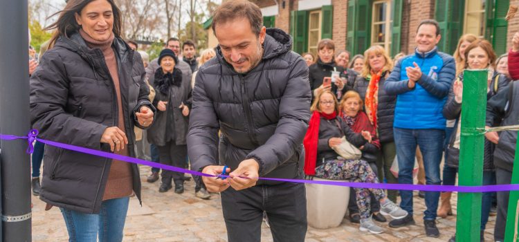 Abella encabezó la inauguración de la nueva plazoleta del ferrocarril en la Costanera