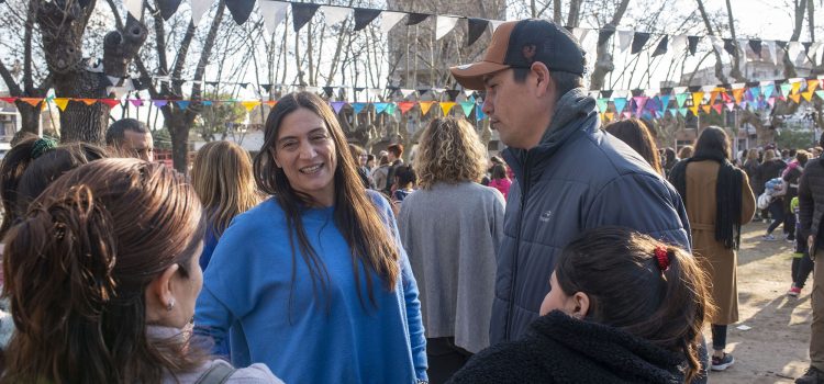 Cientos de niños colmaron la Plaza Italia para disfrutar del cierre de “Invierno en Movimiento”