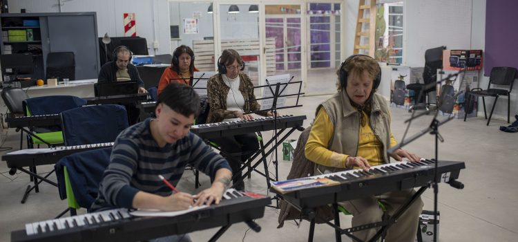 Con gran éxito, comenzó la Escuela Municipal de Música para adultos