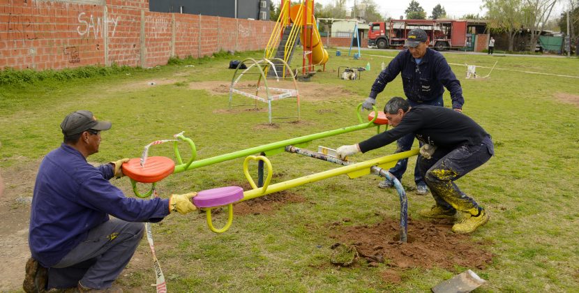 El Municipio también refacciona la plaza de Las Praderas