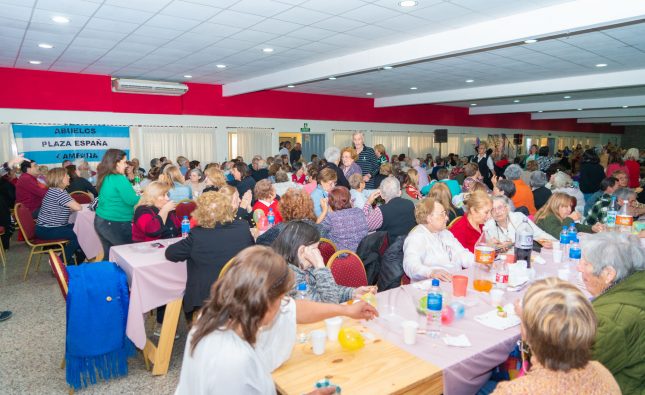 Elisa Abella acompañó a más de 500 adultos mayores en el festejo por el Día del Jubilado