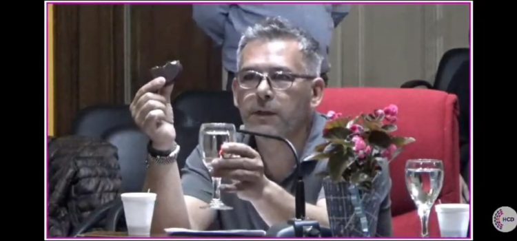 “Kicillof pretende alimentar a los pibes con tan solo $141 por día”