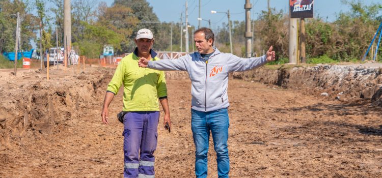 Abella recorrió el avance de la obra de renovación de la avenida Bellomo