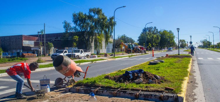 Avanzan las obras complementarias sobre la renovada avenida Alfonsín